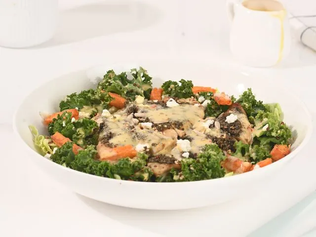 Kale salad with chicken
