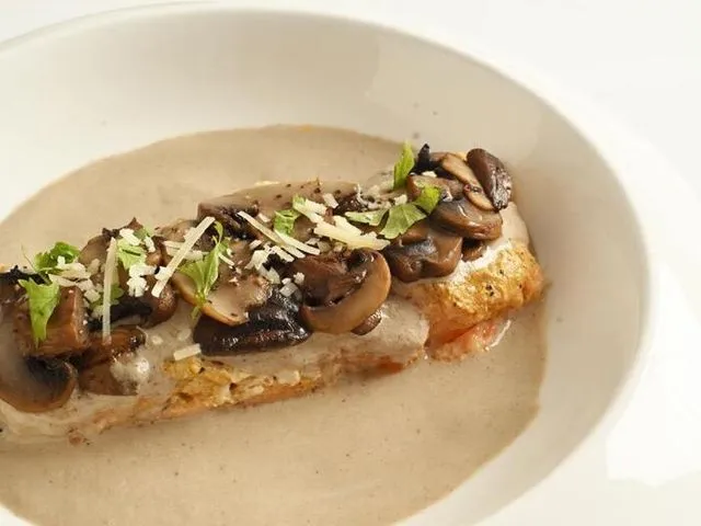 سالمون بصوص الفطر 160 جم